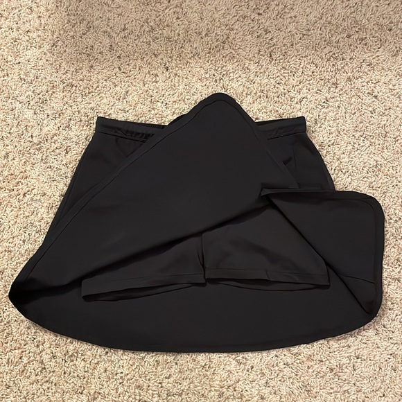 Women’s Golf Skirt - Picture 3 of 4